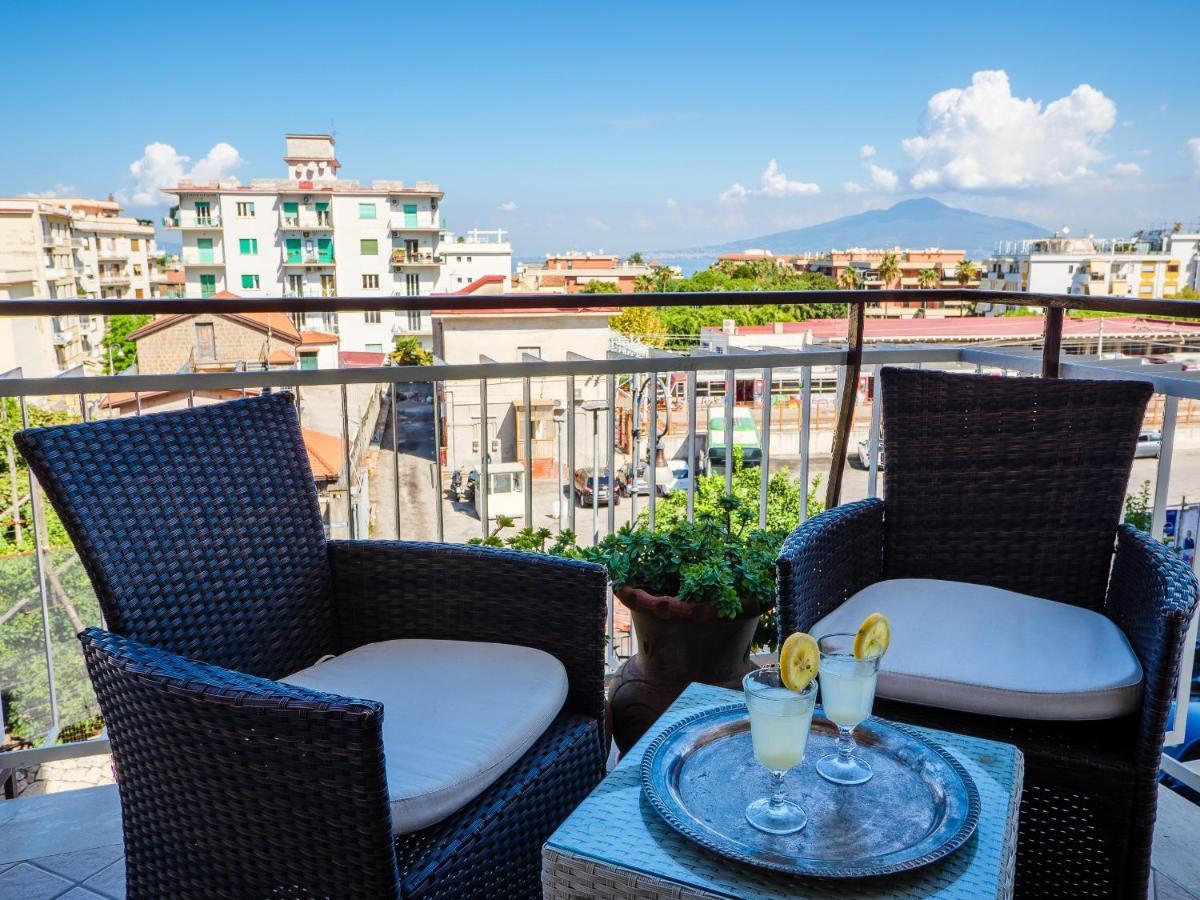 Aranci Apt 67 - Sorrento Centre And Vesuvius View Exterior photo