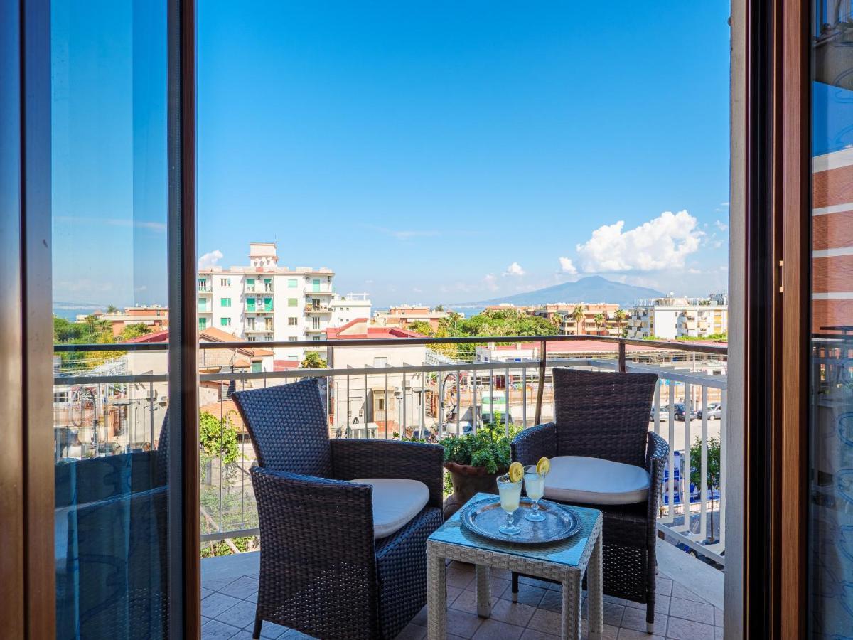Aranci Apt 67 - Sorrento Centre And Vesuvius View Exterior photo