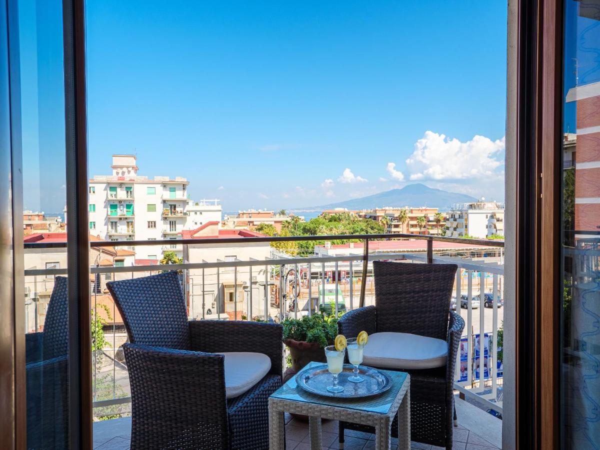 Aranci Apt 67 - Sorrento Centre And Vesuvius View Exterior photo